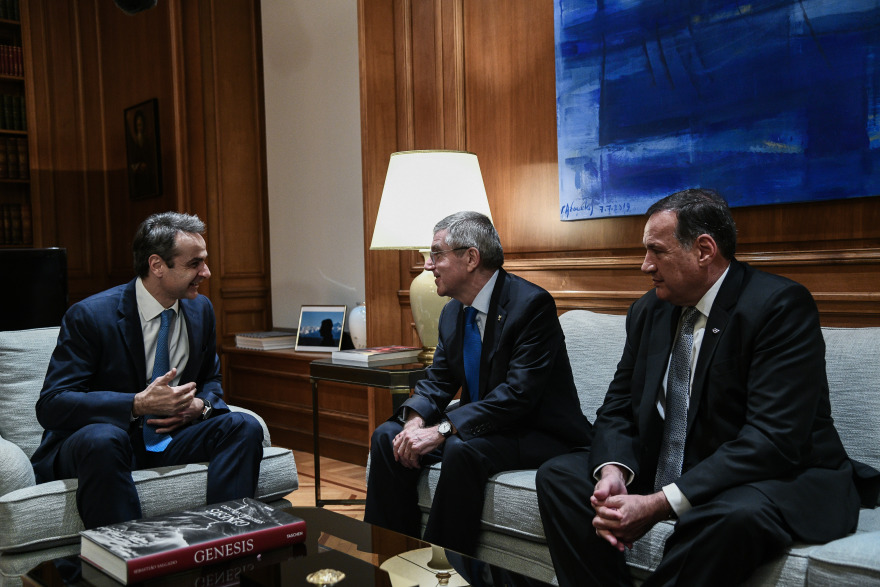 Συνάντηση Μητσοτάκη - Μπαχ με αφορμή την τελετή αφής της Ολυμπιακής Φλόγας