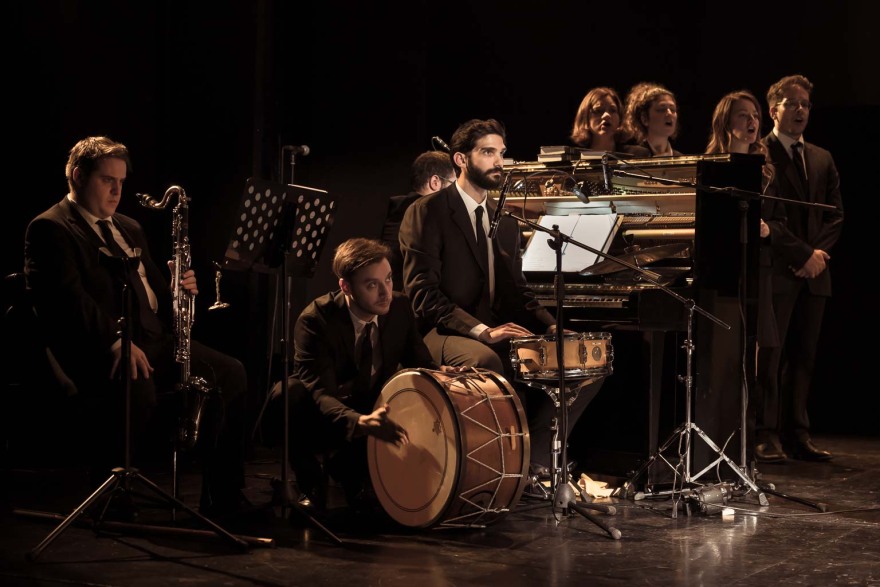 «Μαθήματα πολέμου ΙΙΙ – Αθηναίων Δράματα»: Ό,τι πιο επίκαιρο αυτή τη στιγμή στη θεατρική Αθήνα