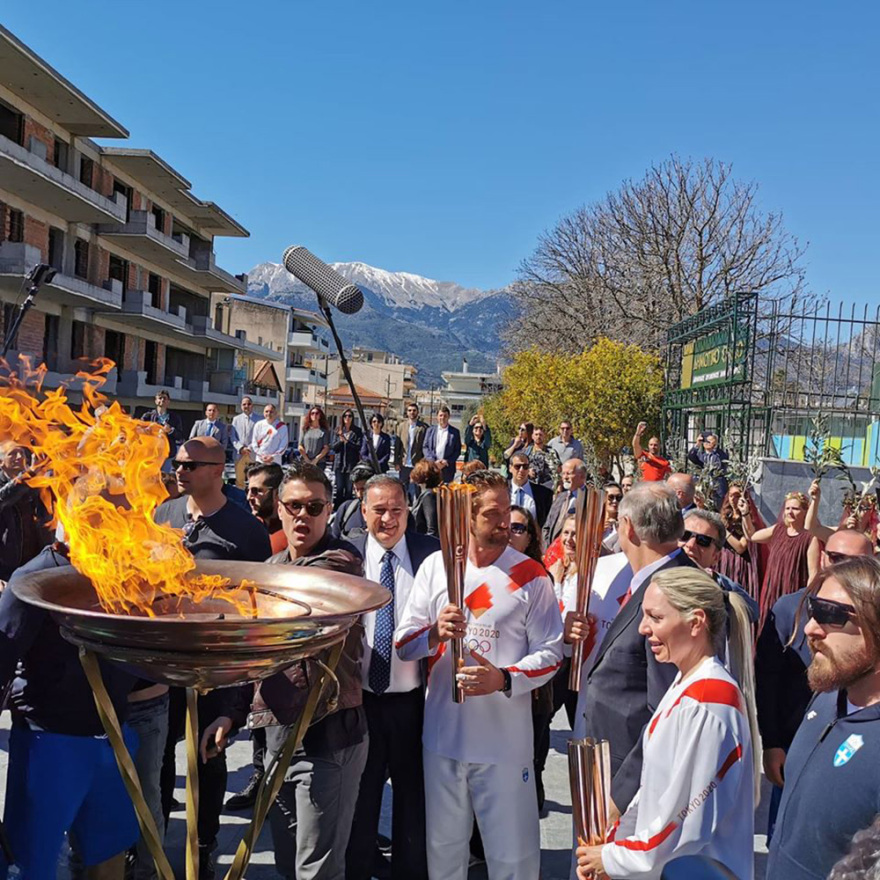 Ολυμπιακή Φλόγα: Ο Τζεράρντ Μπάτλερ φώναξε «This is Sparta» και η λαμπαδηδρομία σταματά! 