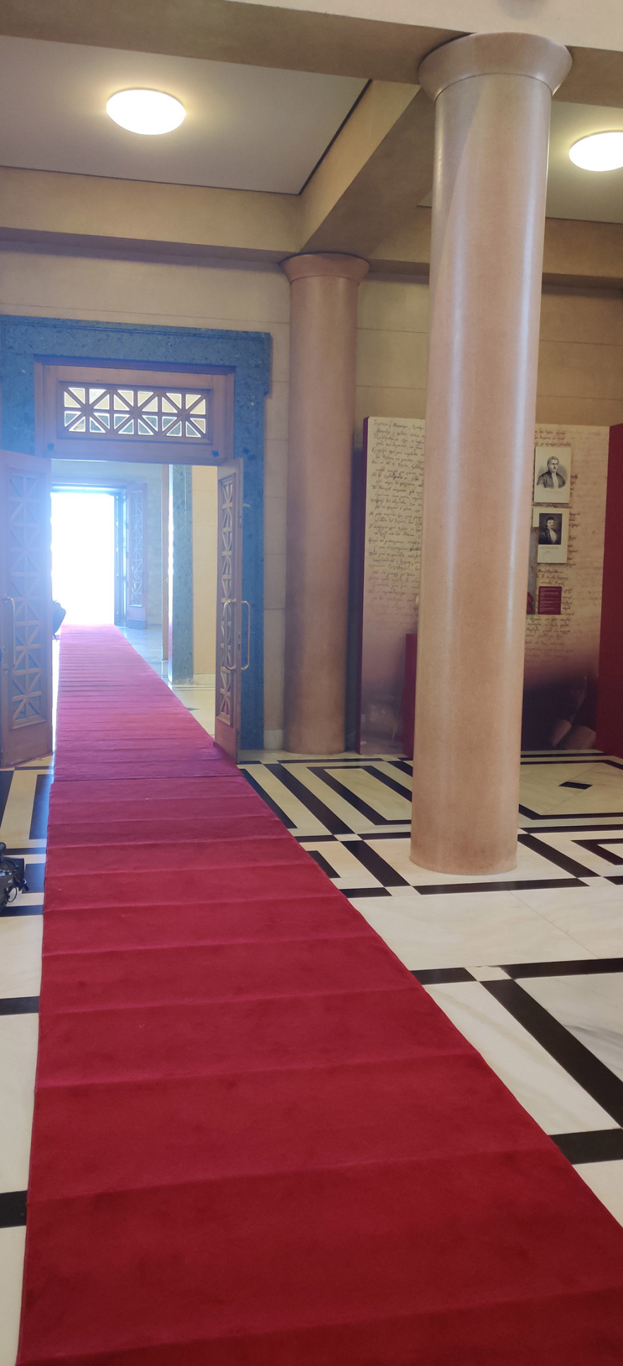 Αικατερίνη Σακελλαροπούλου: Ορκίστηκε η νέα Πρόεδρος της Δημοκρατίας - Χωρίς χειραψίες λόγω κορωνοϊού