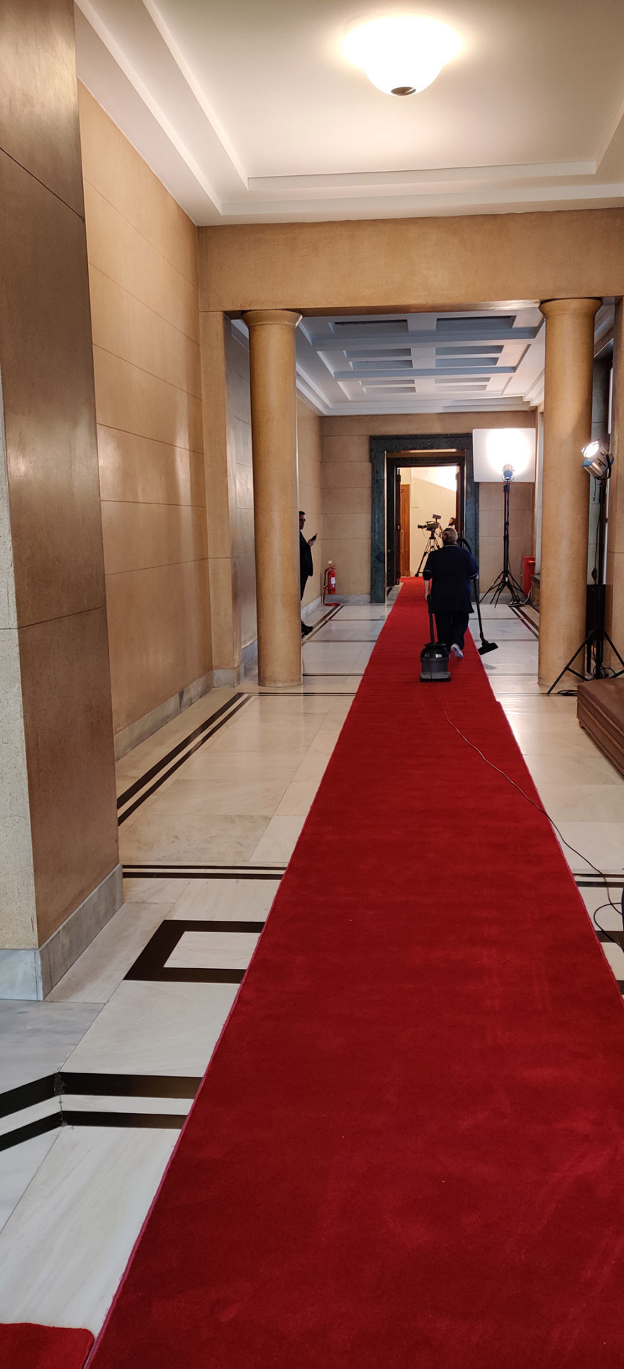 Αικατερίνη Σακελλαροπούλου: Ορκίστηκε η νέα Πρόεδρος της Δημοκρατίας - Χωρίς χειραψίες λόγω κορωνοϊού