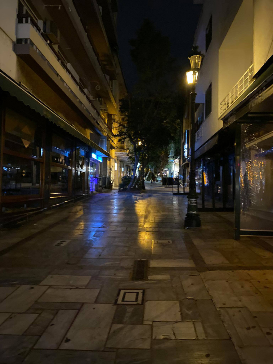 Κορωνοϊός... Σάββατο βράδυ: Πόλη-φάντασμα η Αθήνα