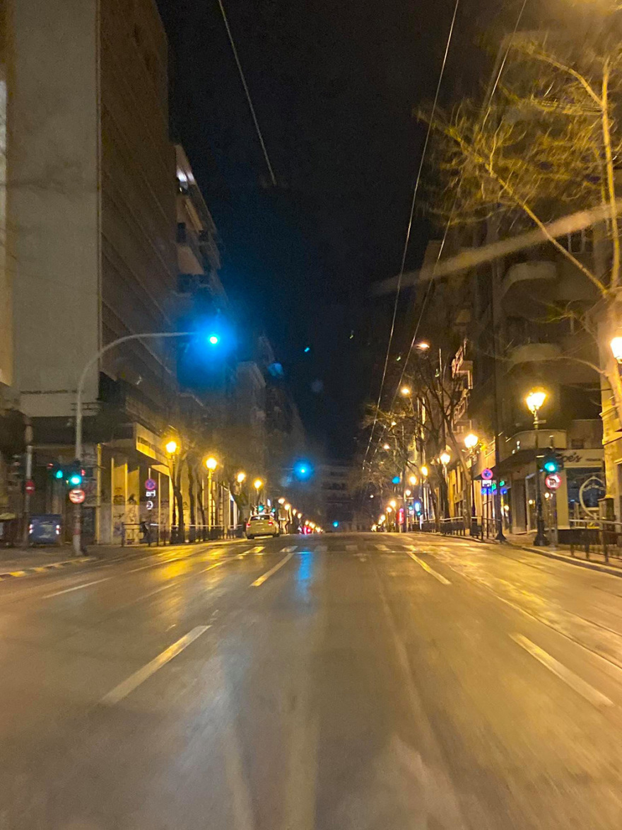 Κορωνοϊός... Σάββατο βράδυ: Πόλη-φάντασμα η Αθήνα