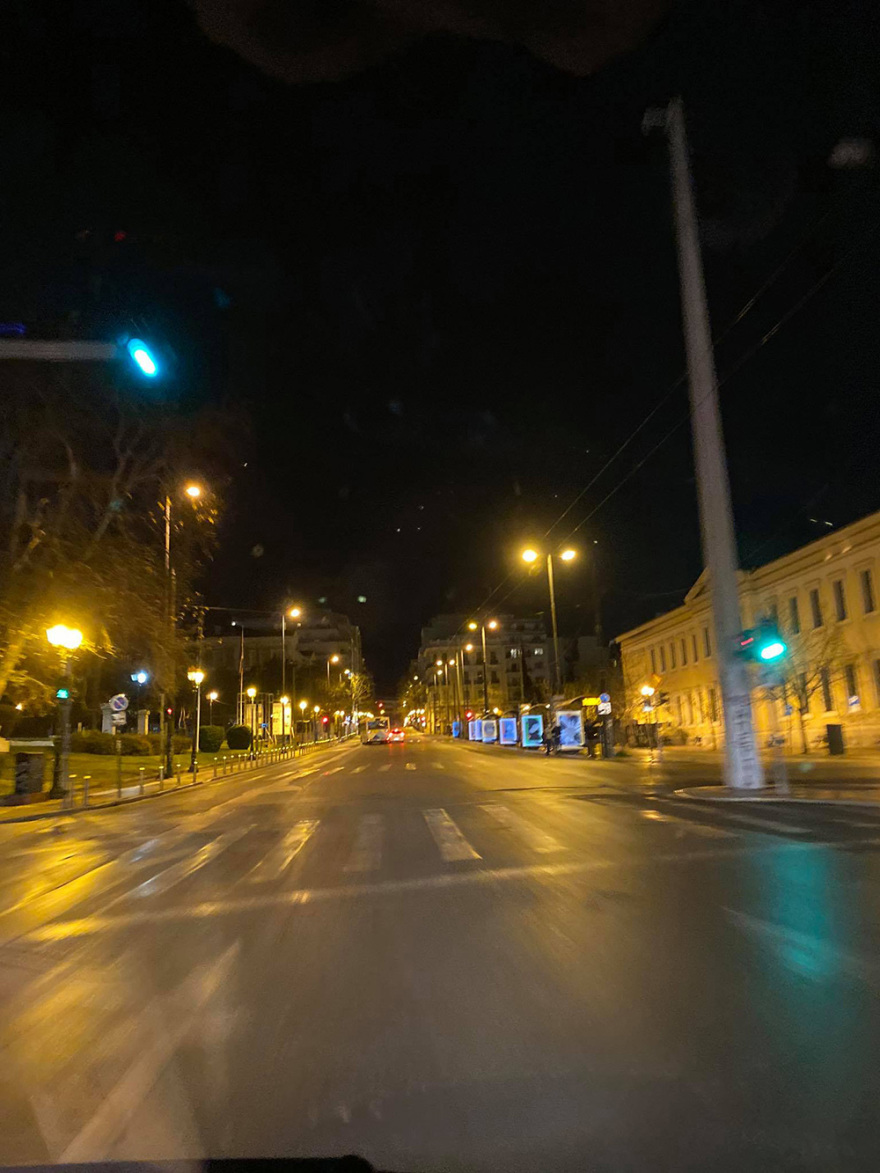 Κορωνοϊός... Σάββατο βράδυ: Πόλη-φάντασμα η Αθήνα