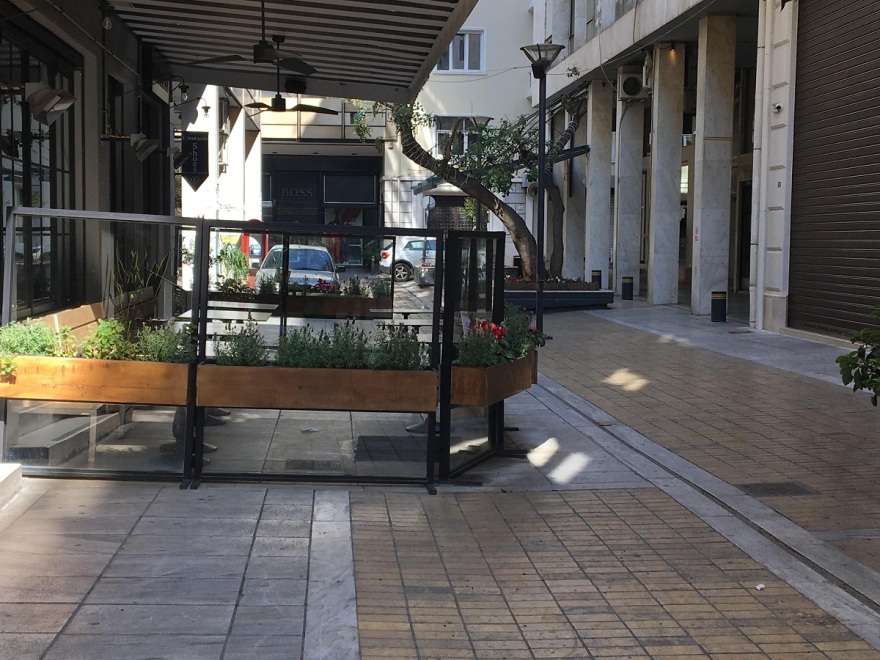 Κορωνοϊός: Άλλη πόλη η Αθήνα - Άδειοι δρόμοι, άδεια μαγαζιά και μια... διαφορετική Ερμού