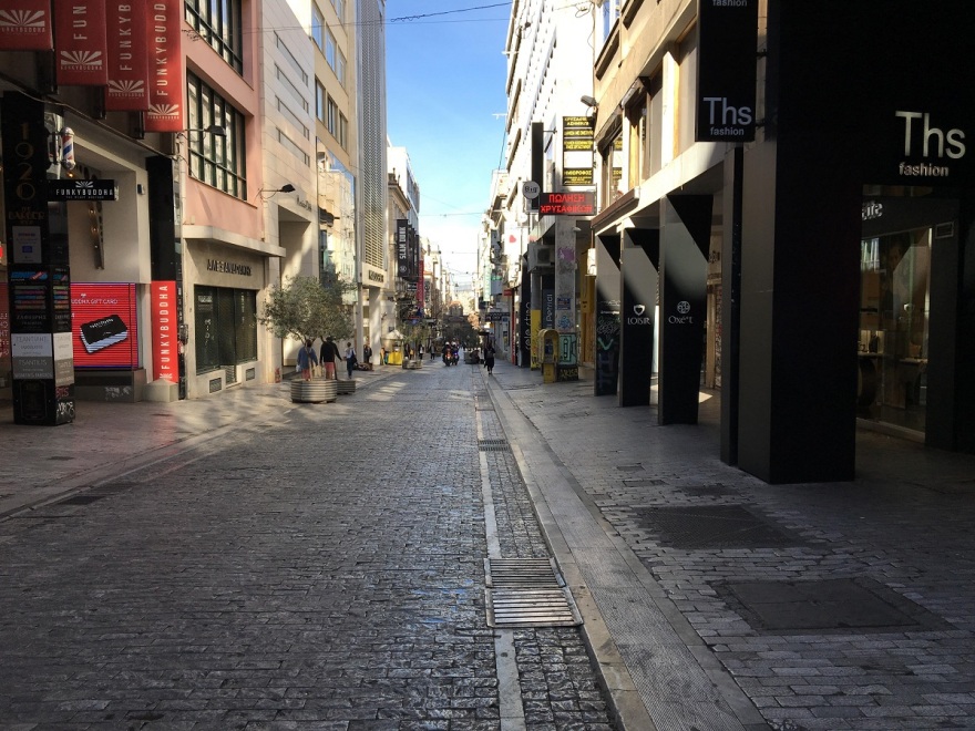 Κορωνοϊός: Άλλη πόλη η Αθήνα - Άδειοι δρόμοι, άδεια μαγαζιά και μια... διαφορετική Ερμού