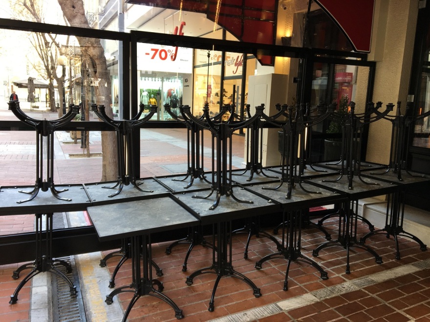 Κορωνοϊός: Άλλη πόλη η Αθήνα - Άδειοι δρόμοι, άδεια μαγαζιά και μια... διαφορετική Ερμού