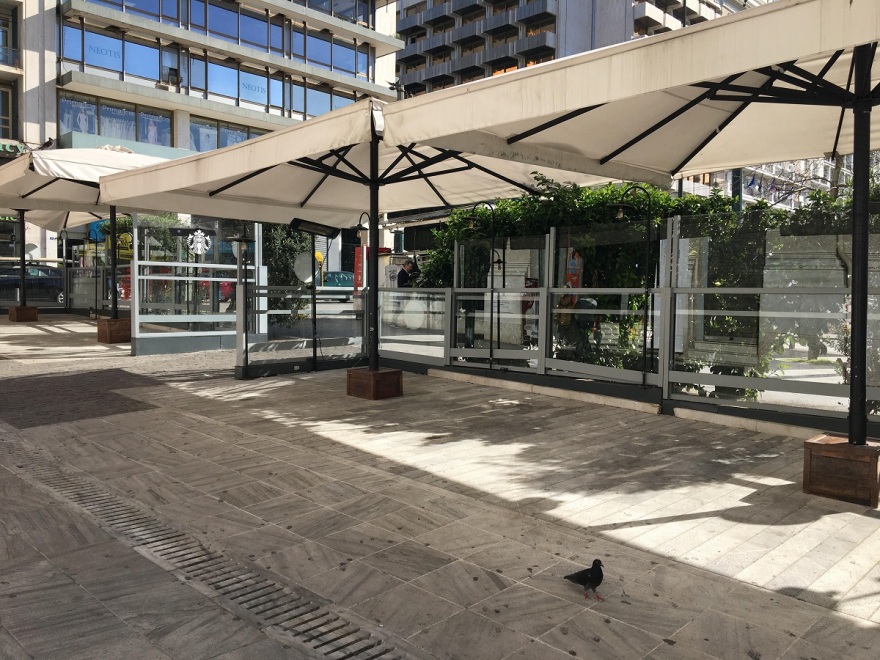 Κορωνοϊός: Άλλη πόλη η Αθήνα - Άδειοι δρόμοι, άδεια μαγαζιά και μια... διαφορετική Ερμού