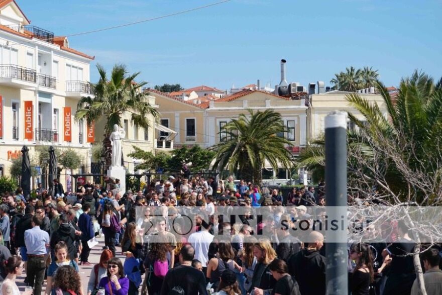 Μεταναστευτικό – Λέσβος: Παρά τον κορωνοϊό έκαναν πορεία στη Μυτιλήνη