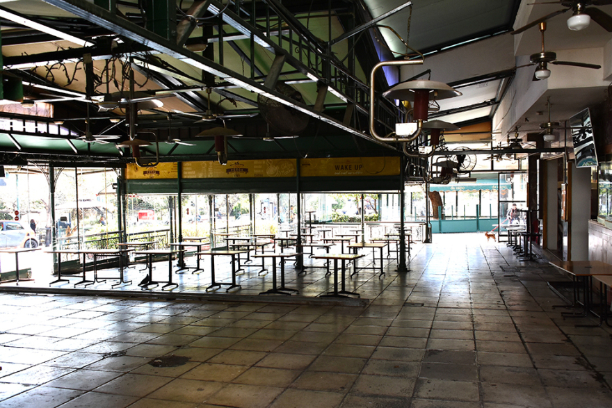 Κορωνοϊός: Άλλη πόλη η Αθήνα - Άδειοι δρόμοι, άδεια μαγαζιά και μια... διαφορετική Ερμού