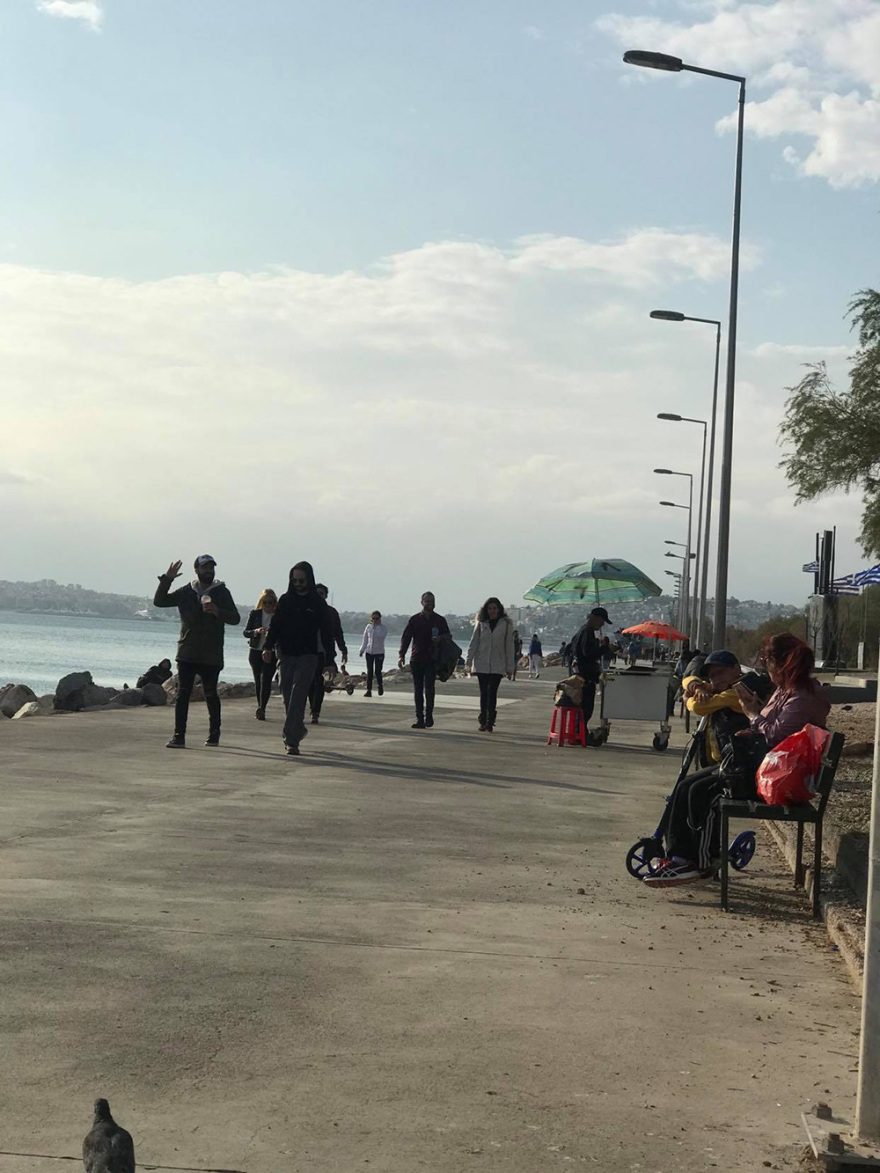 Κορωνοϊός: Γεμάτος ο Φλοίσβος - Αγνοούν τις συστάσεις οι Αθηναίοι!