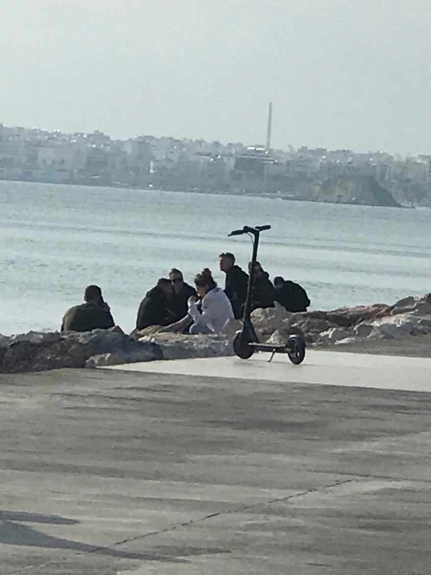 Κορωνοϊός: Γεμάτος ο Φλοίσβος - Αγνοούν τις συστάσεις οι Αθηναίοι!