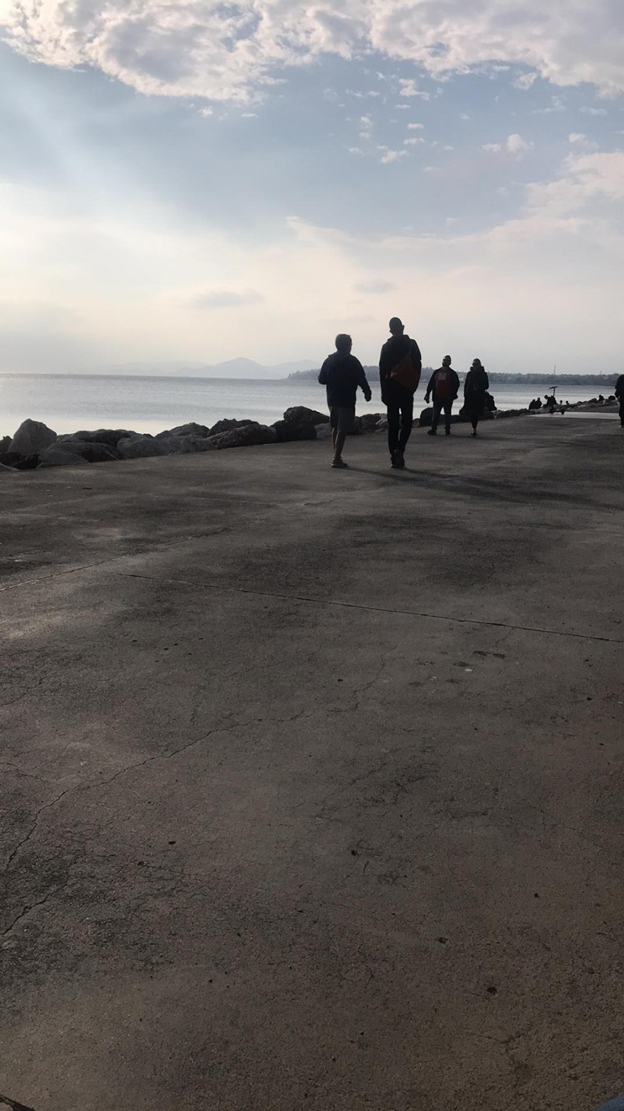 Κορωνοϊός: Γεμάτος ο Φλοίσβος - Αγνοούν τις συστάσεις οι Αθηναίοι!