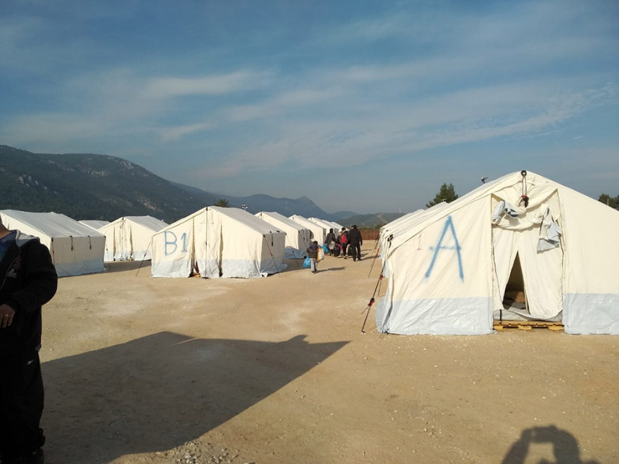 Μυτιλήνη: Μεταφέρθηκαν στην κλειστή δομή Μαλακάσας 436 μετανάστες