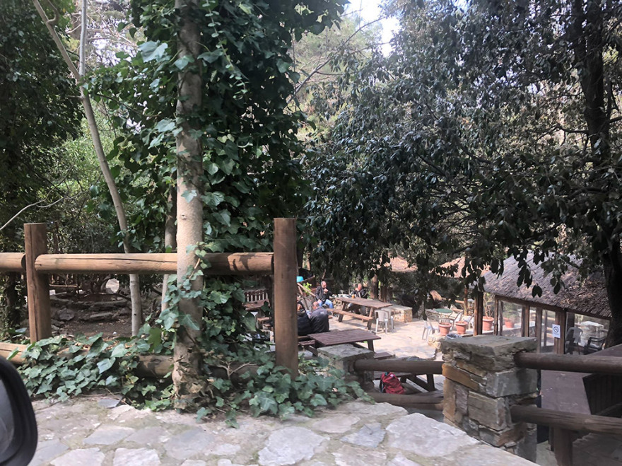 Κορωνοϊός: Ανεκδιήγητοι Αθηναίοι - Έκλεισαν τις παραλίες και… πήραν τα βουνά  - Δείτε φωτογραφίες