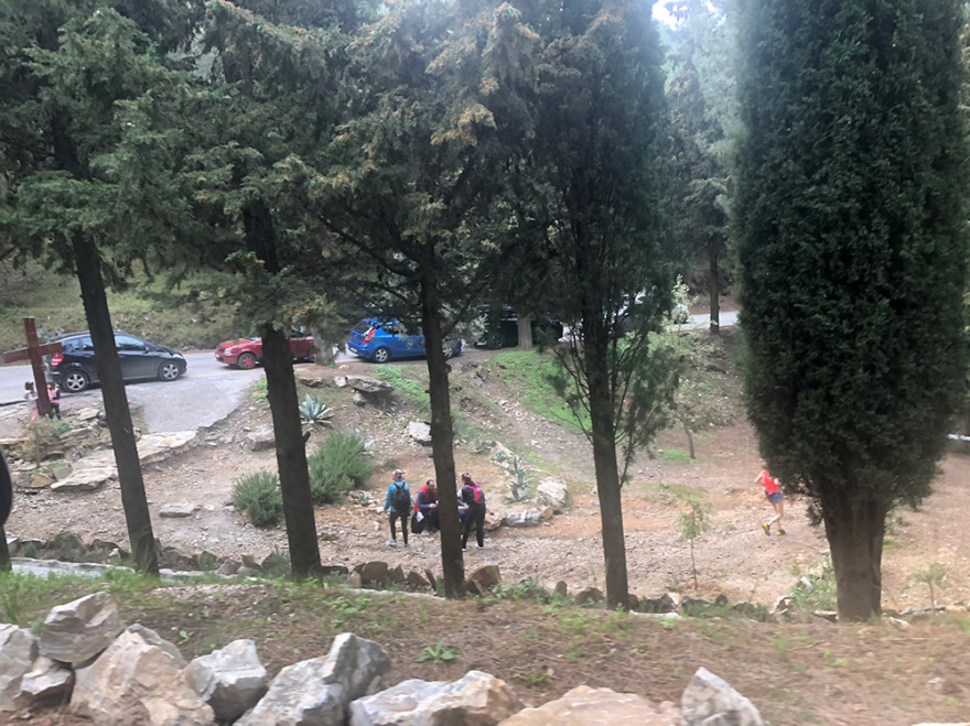 Κορωνοϊός: Ανεκδιήγητοι Αθηναίοι - Έκλεισαν τις παραλίες και… πήραν τα βουνά  - Δείτε φωτογραφίες