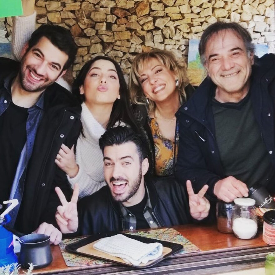 Κορωνοϊός: Σταματούν τα γυρίσματα του σίριαλ «Έλα στη θέση μου» 