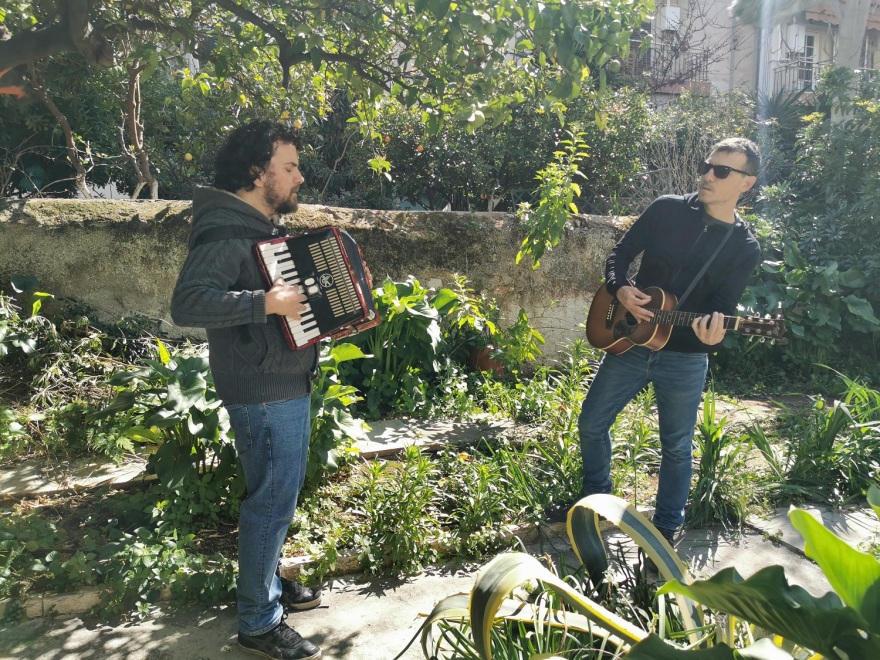 Κορωνοϊός: Η πρώτη live συναυλία για τους «Μένουμε Σπίτι» μέσα απο το protothema.gr - Δείτε βίντεο