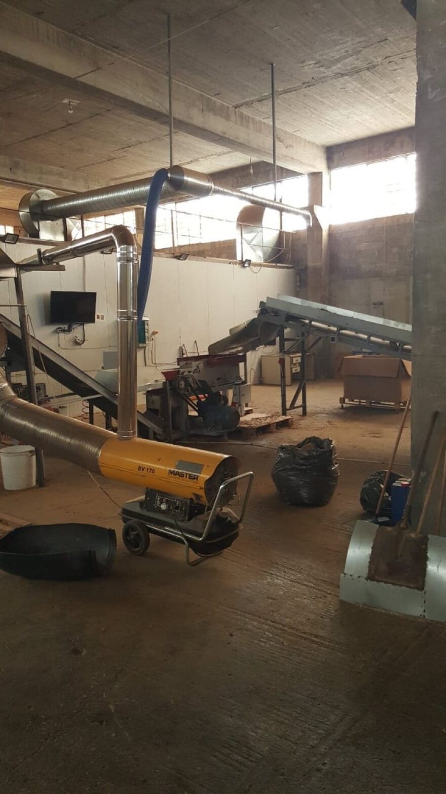 Μαγούλα Αττικής: Κατασχέθηκαν πάνω από 15,5 τόνοι καπνού σε παράνομο εργαστήριο!