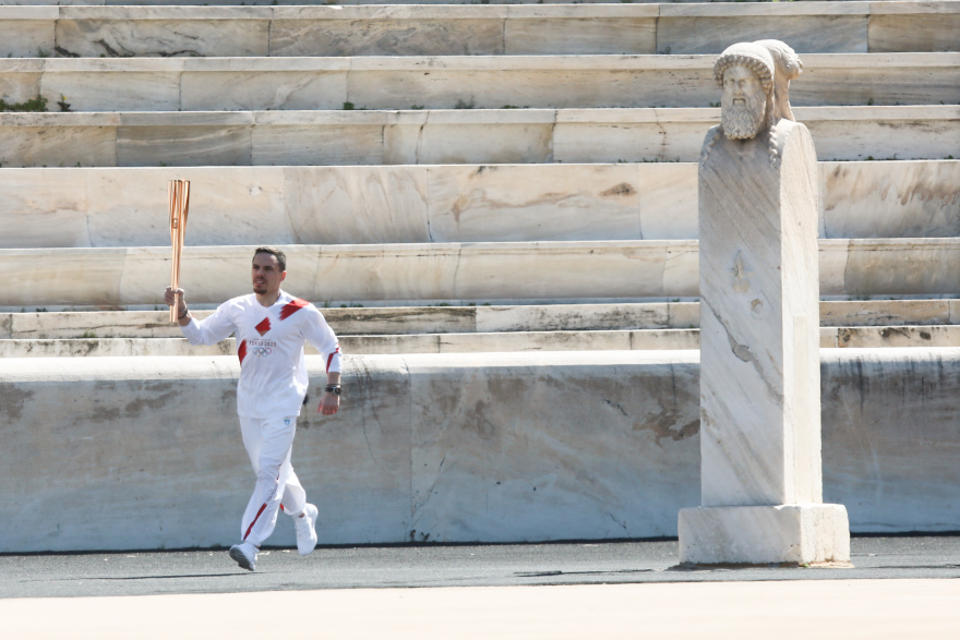 Παράδοση Ολυμπιακής Φλόγας: Με Πετρούνια-Στεφανίδη στο άδειο Παναθηναϊκό Στάδιο
