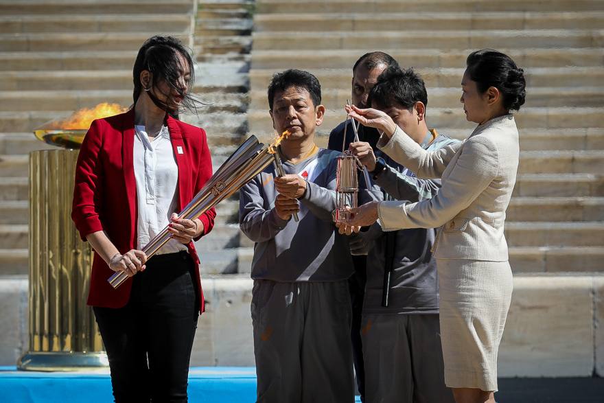 Παράδοση Ολυμπιακής Φλόγας: Με Πετρούνια-Στεφανίδη στο άδειο Παναθηναϊκό Στάδιο