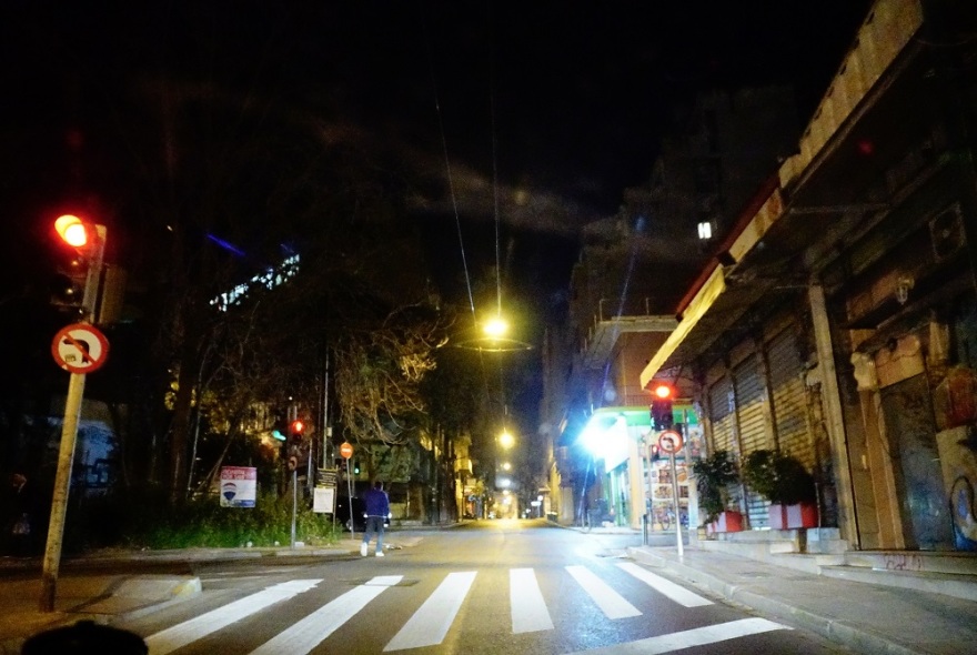 Κορωνοϊός - Αθήνα: Άδεια πόλη - Ελάχιστη η κίνηση στους δρόμους 