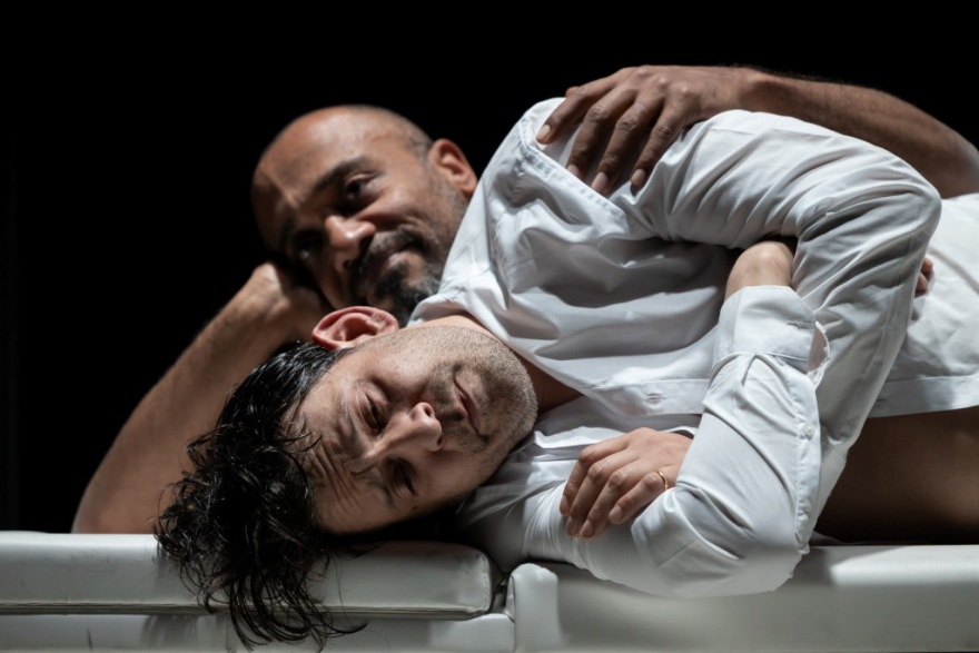 «Μένουμε Σπίτι»: Πρεμιέρα σήμερα για το πρόγραμμα «Το Θέατρο Τέχνης -και- στο σπίτι»