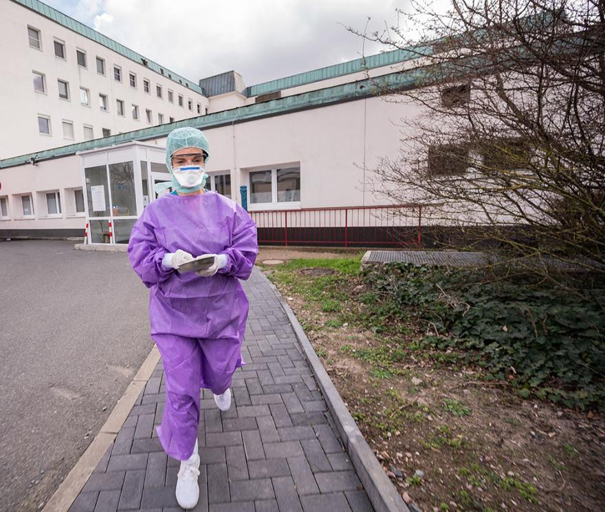 Καθηγητής του Yale για τον κορωνοϊό: Αυτός ο ιός είναι δύσκολο να ξεκλειδώσει