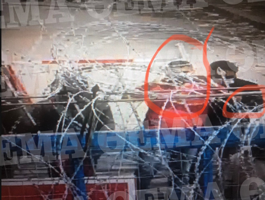 Μετανάστες στον Έβρο βιντεοσκοπούν τις κινήσεις Ελλήνων αστυνομικών και στρατιωτών - Δείτε φωτογραφίες