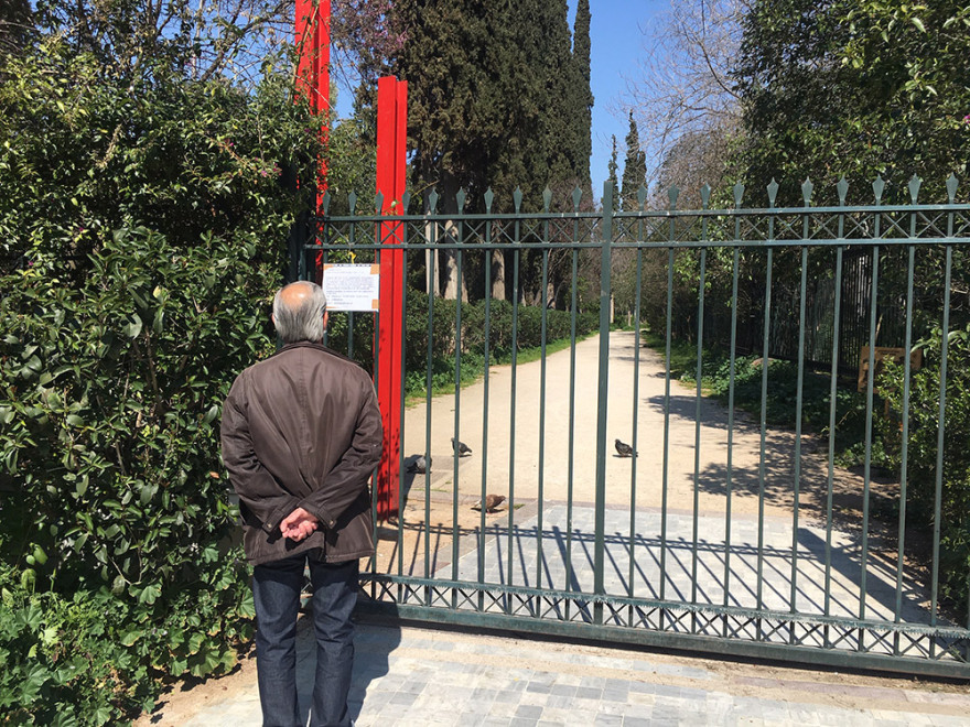 Κορωνοϊός - Φωτογραφίες: Κλειστό το Πεδίον του Άρεως, ελάχιστος κόσμος στα άλλα πάρκα της Αθήνας