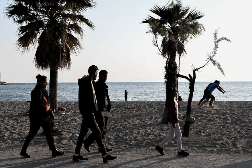 Κορωνοϊός: Ανευθυνότητα χωρίς τέλος - Γέμισαν πάλι τις παραλίες! 