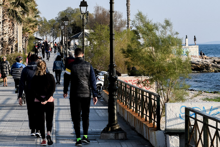 Κορωνοϊός: Ανευθυνότητα χωρίς τέλος - Γέμισαν πάλι τις παραλίες! 