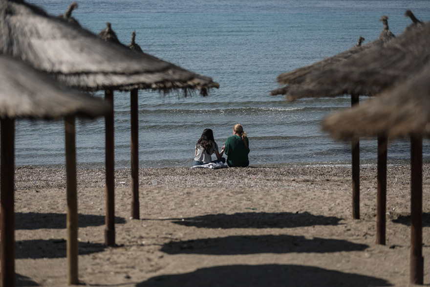 Κορωνοϊός: Ανευθυνότητα χωρίς τέλος - Γέμισαν πάλι τις παραλίες! 