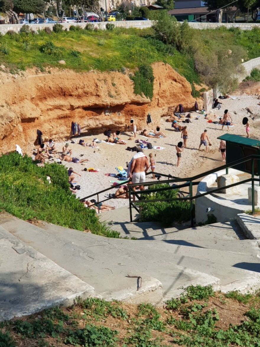 Κορωνοϊός: Ανευθυνότητα χωρίς τέλος - Γέμισαν πάλι τις παραλίες! 