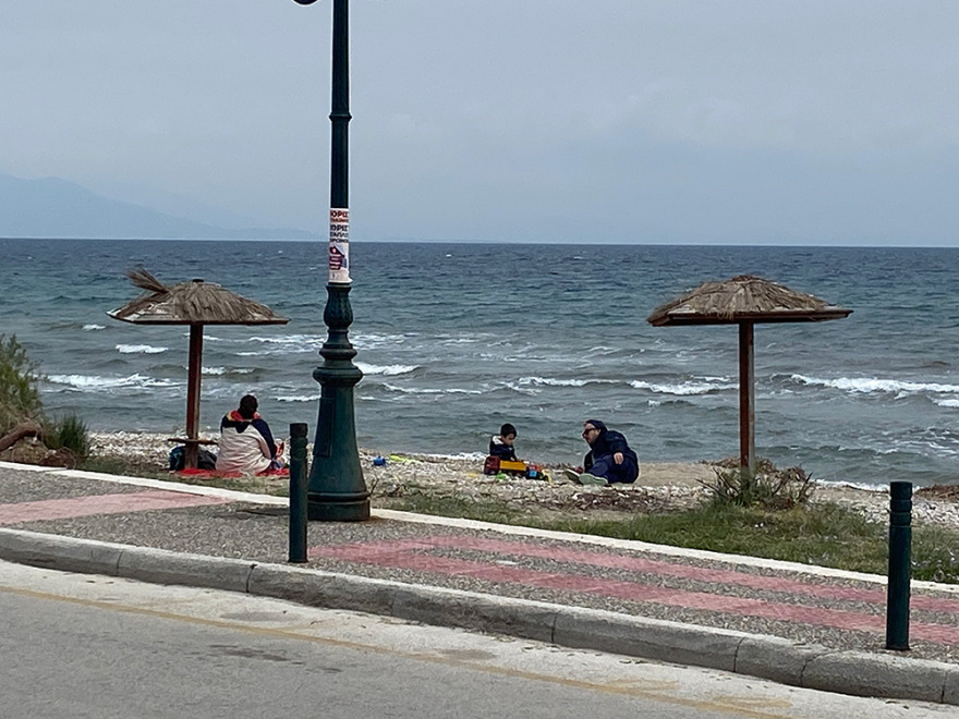  Καιρός και προειδοποιήσεις για κορωνοϊό άδειασαν τις παραλίες