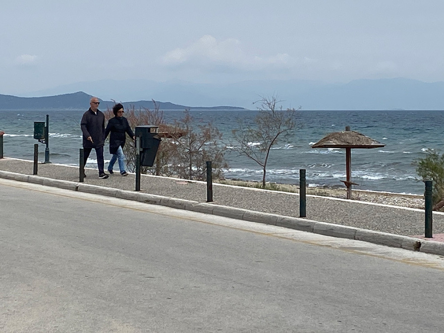  Καιρός και προειδοποιήσεις για κορωνοϊό άδειασαν τις παραλίες