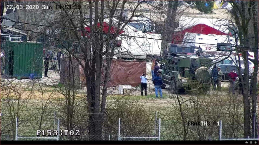 Μεταναστευτικό - Το «χαβά» τους οι Τούρκοι στον Έβρο: Άγρια επεισόδια και χρήση χημικών - Bίντεο