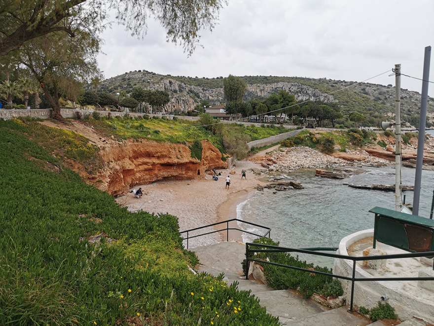  Καιρός και προειδοποιήσεις για κορωνοϊό άδειασαν τις παραλίες