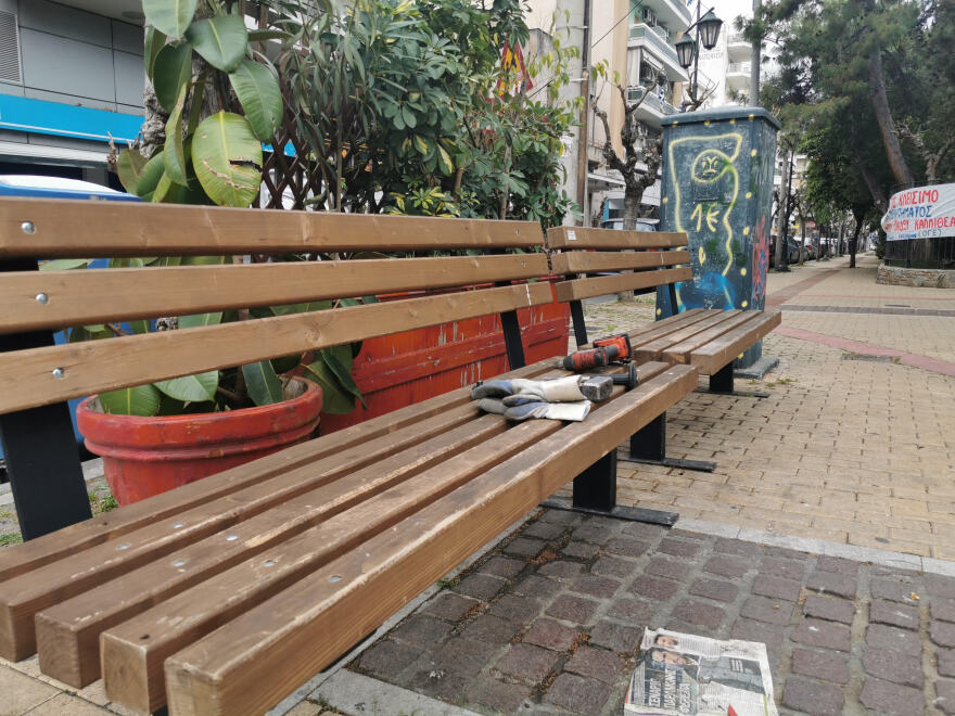 Κορωνοϊός: Ξηλώνουν τα παγκάκια στην Καλλιθέα!