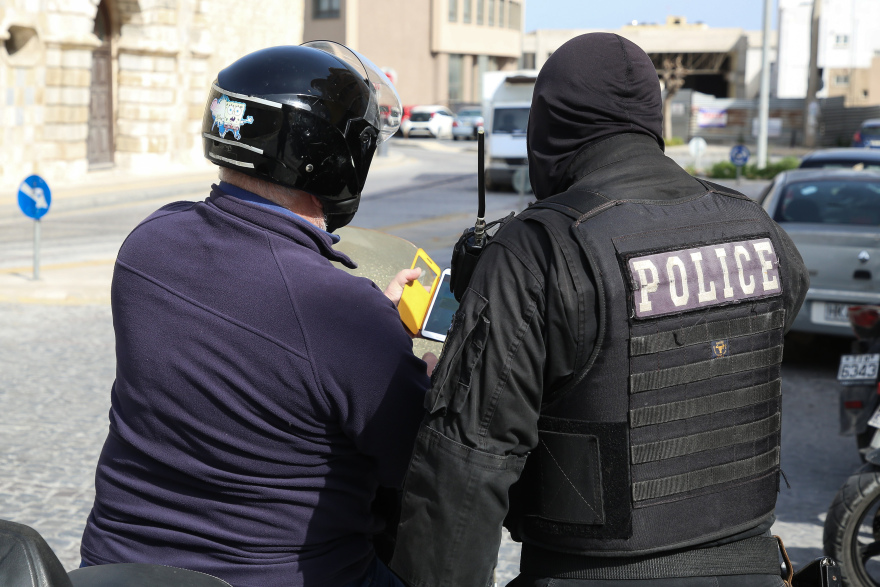 Απαγόρευση κυκλοφορίας: Σε ισχύ το νέο μέτρο - Ξεκίνησαν οι έλεγχοι - Τι πρέπει να έχετε μαζί σας