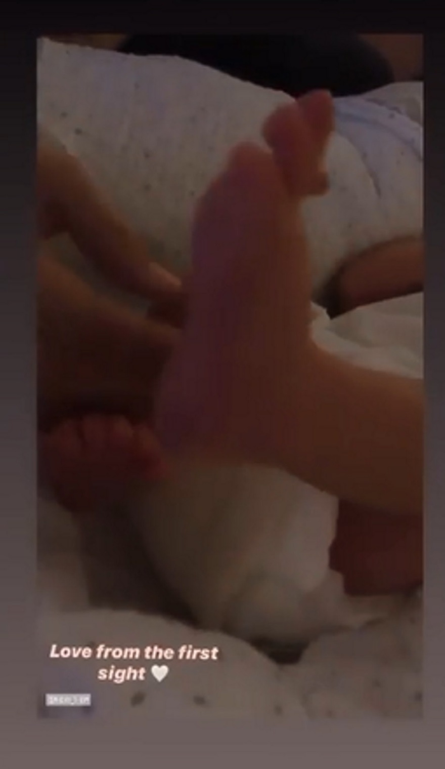   Γιάννης Μαρακάκης - Νίκη Θωμοπούλου: Οι πρώτες εικόνες με τη νεογέννητη κόρη τους στο σπίτι