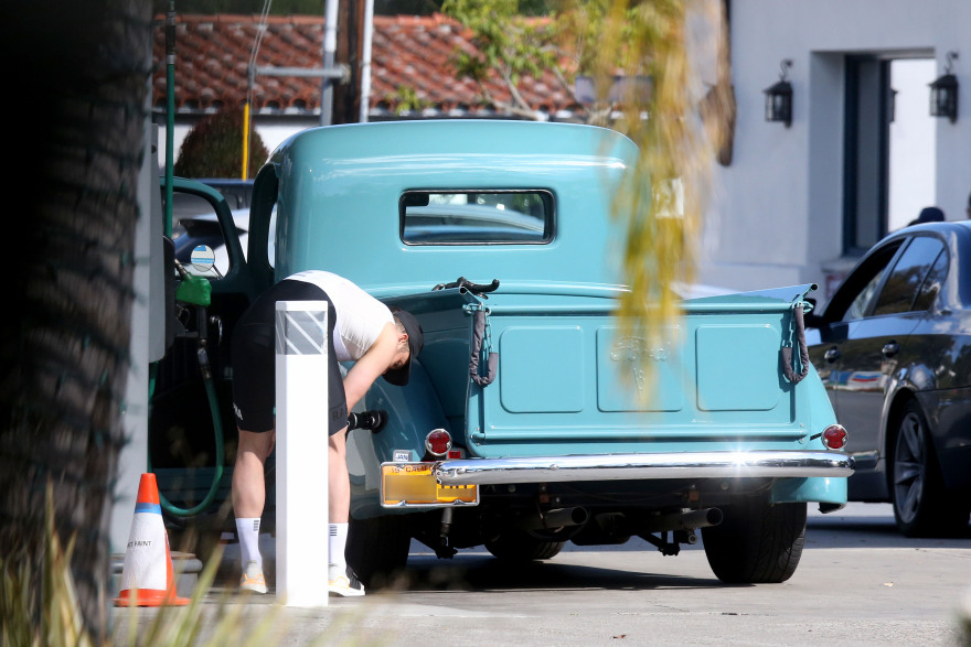 Ορλάντο Μπλουμ - Κέιτι Πέρι: Από την καραντίνα στο βενζινάδικο και ένα φιλί στο στόμα  