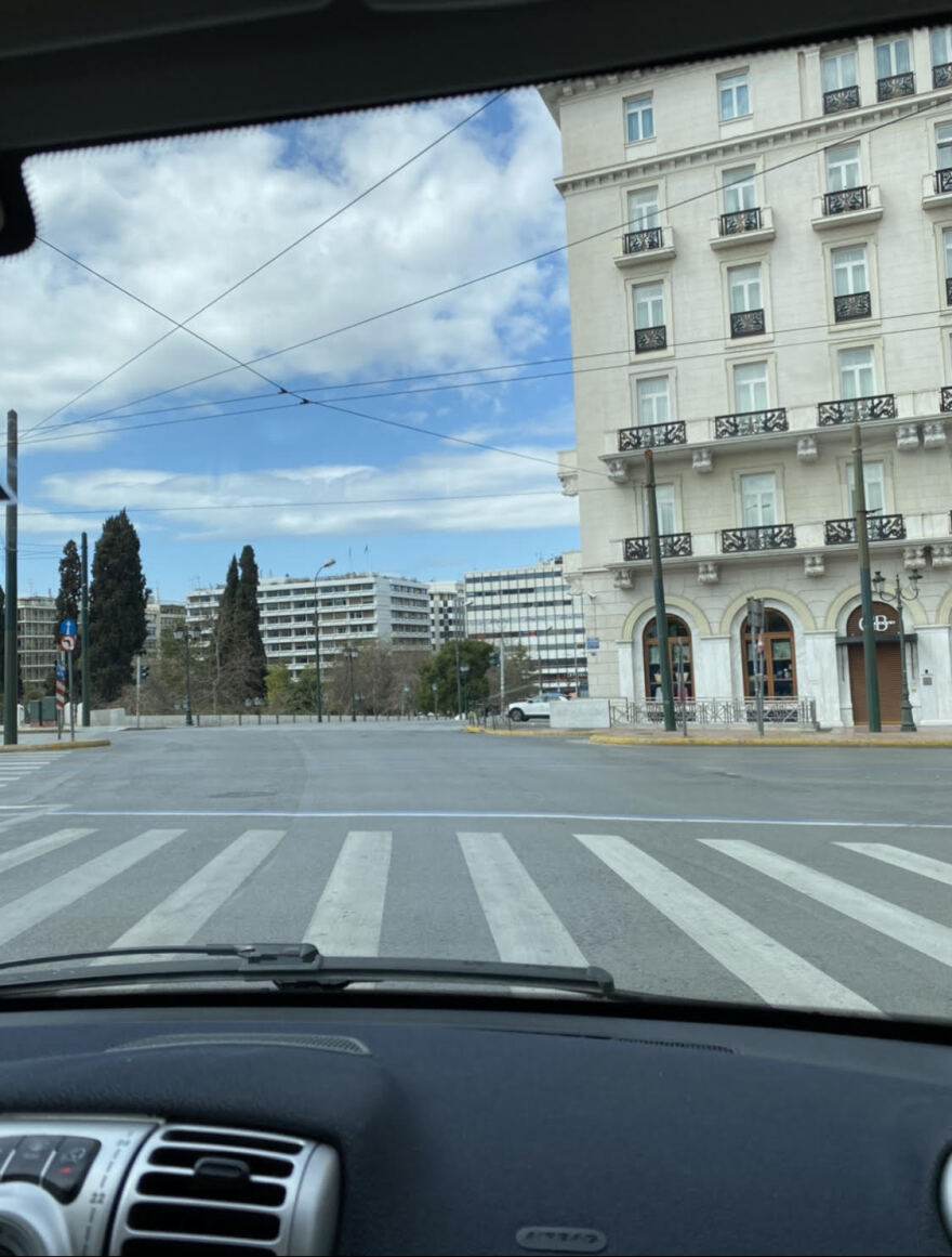 Κορωνοϊός - Απαγόρευση κυκλοφορίας: Το νέο ηχητικό μήνυμα σε 9 γλώσσες - Πειθαρχούν οι πολίτες στα μέτρα 