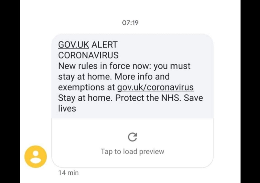 Κορωνοϊός στη Βρετανία: Και με sms προσπαθεί τώρα η κυβέρνηση Τζόνσον να πείσει τους πολίτες να μείνουν σπίτι