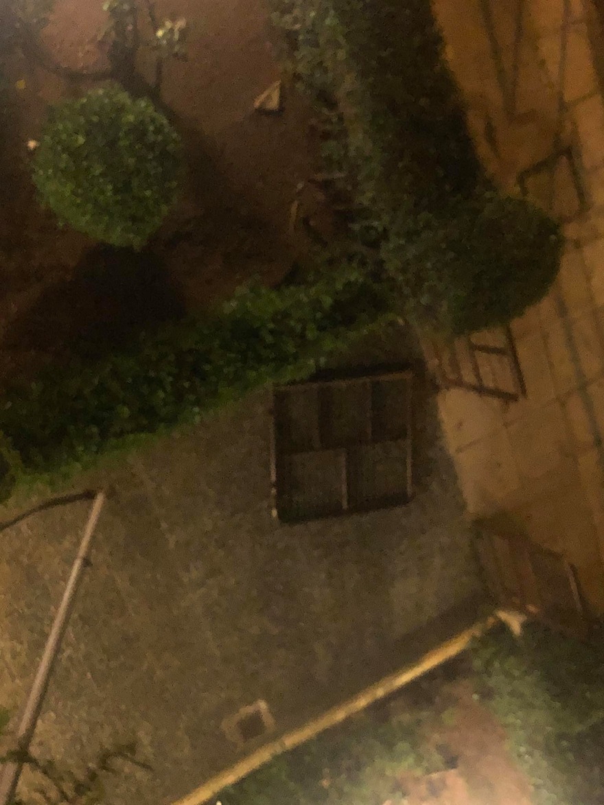 Απαγόρευση κυκλοφορίας - Παλαιό Φάληρο: Αγνόησαν τα μέτρα και βγήκαν να παίξουν ξύλο στη μέση του δρόμου!