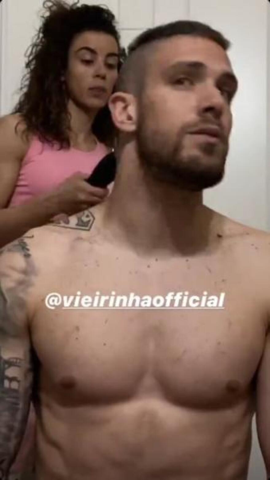 Η Ειρήνη Παπαδοπούλου έκοψε την κοτσίδα του Αλέξανδρου Πασχαλάκη