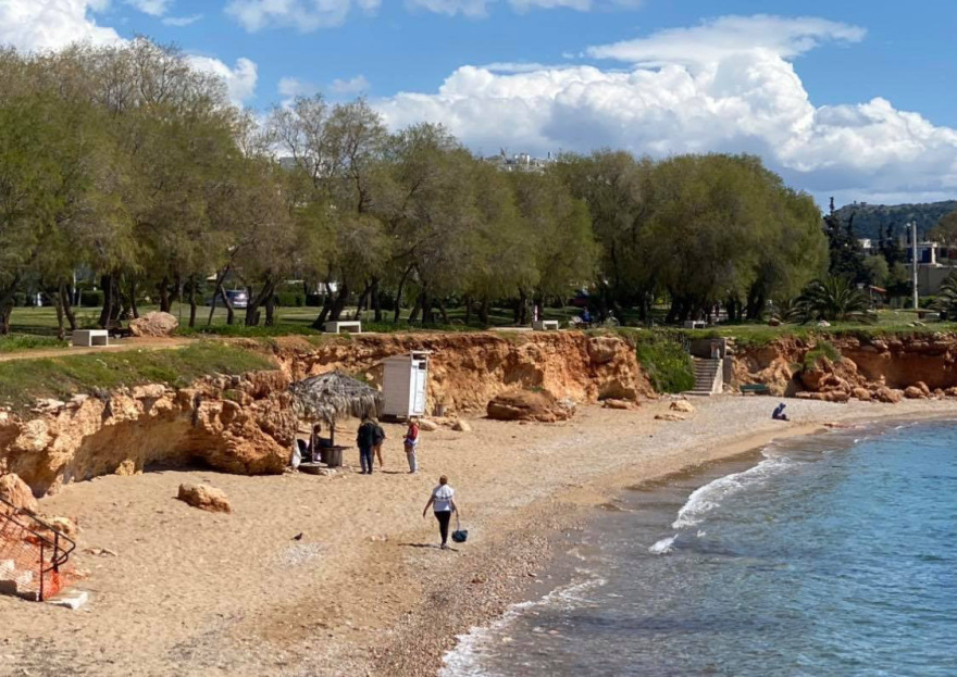 Απαγόρευση κυκλοφορίας: Ποια είναι η εικόνα σήμερα στις παραλίες - Ποιοι πειθαρχούν  και ποιοι όχι