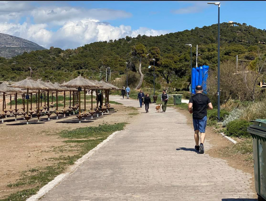 Απαγόρευση κυκλοφορίας: Ποια είναι η εικόνα σήμερα στις παραλίες - Ποιοι πειθαρχούν  και ποιοι όχι
