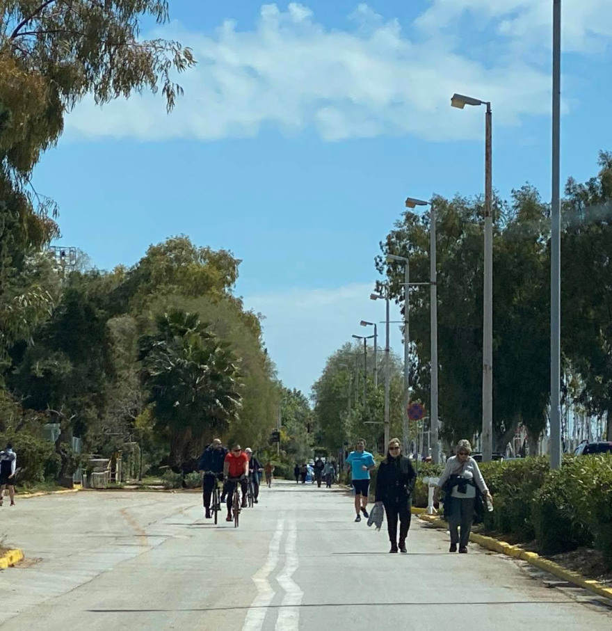 Απαγόρευση κυκλοφορίας: Ποια είναι η εικόνα σήμερα στις παραλίες - Ποιοι πειθαρχούν  και ποιοι όχι