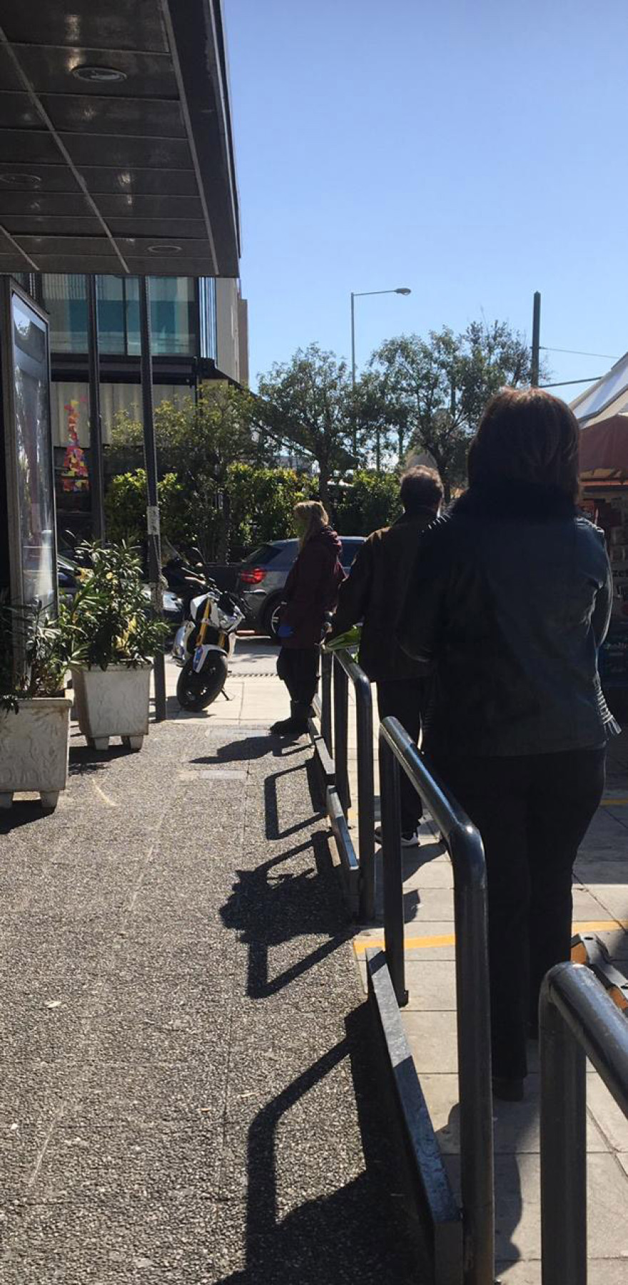 Κορωνοϊός: Τεράστιες ουρές στα σούπερ μάρκετ μετά το κλείσιμο της Κυριακής